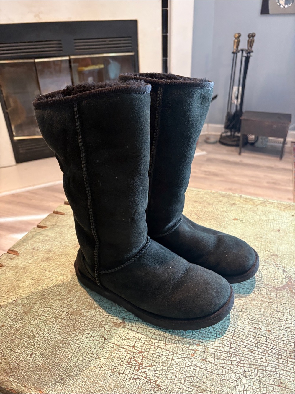 UGG Australia Classic Tall Black Sheepskin Boots Women’s Size 7 - Picture 2 of 6